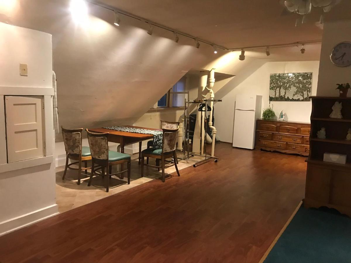5 Star Victorian Mansion-downtown No Locals Bed & Breakfast