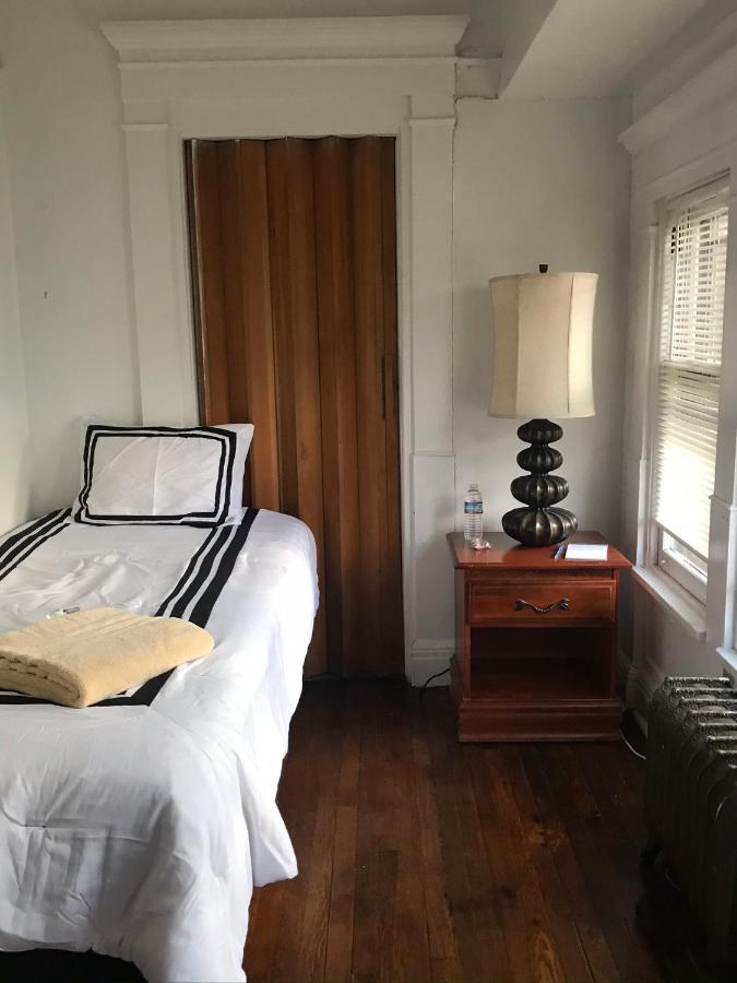 5 Star Victorian Mansion-downtown No Locals Bed & Breakfast Erie