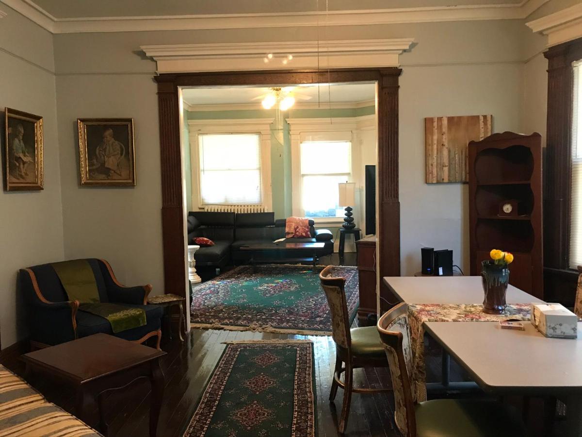 5 Star Victorian Mansion-downtown No Locals Bed & Breakfast Erie