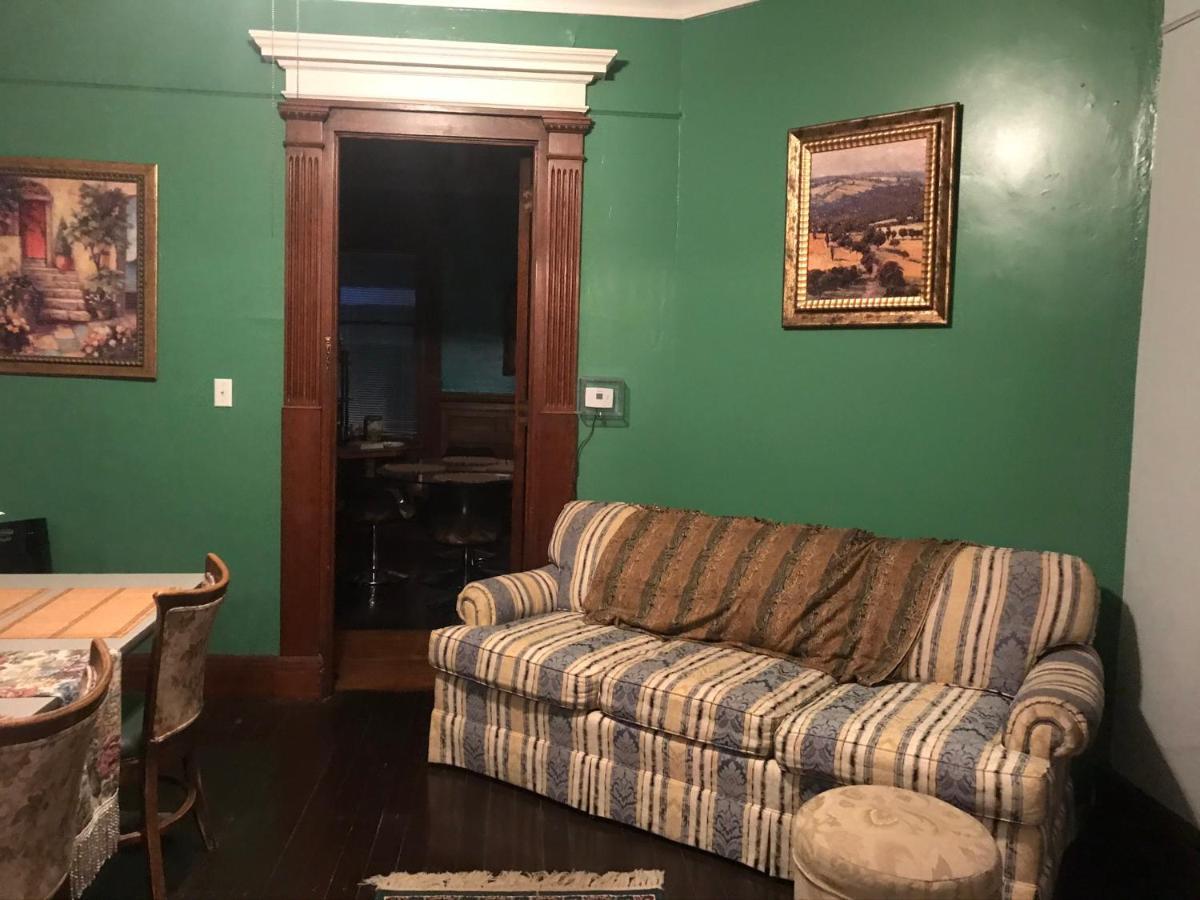 5 Star Victorian Mansion-downtown No Locals Erie