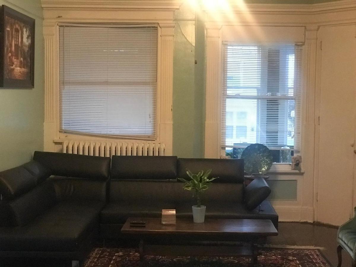 5 Star Victorian Mansion-downtown No Locals Bed & Breakfast Erie