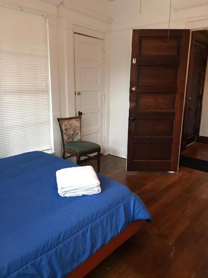 5 Star Victorian Mansion-downtown No Locals Bed & Breakfast