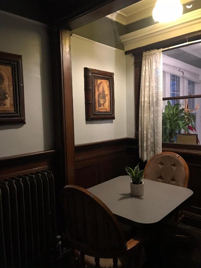 5 Star Victorian Mansion-downtown No Locals Erie