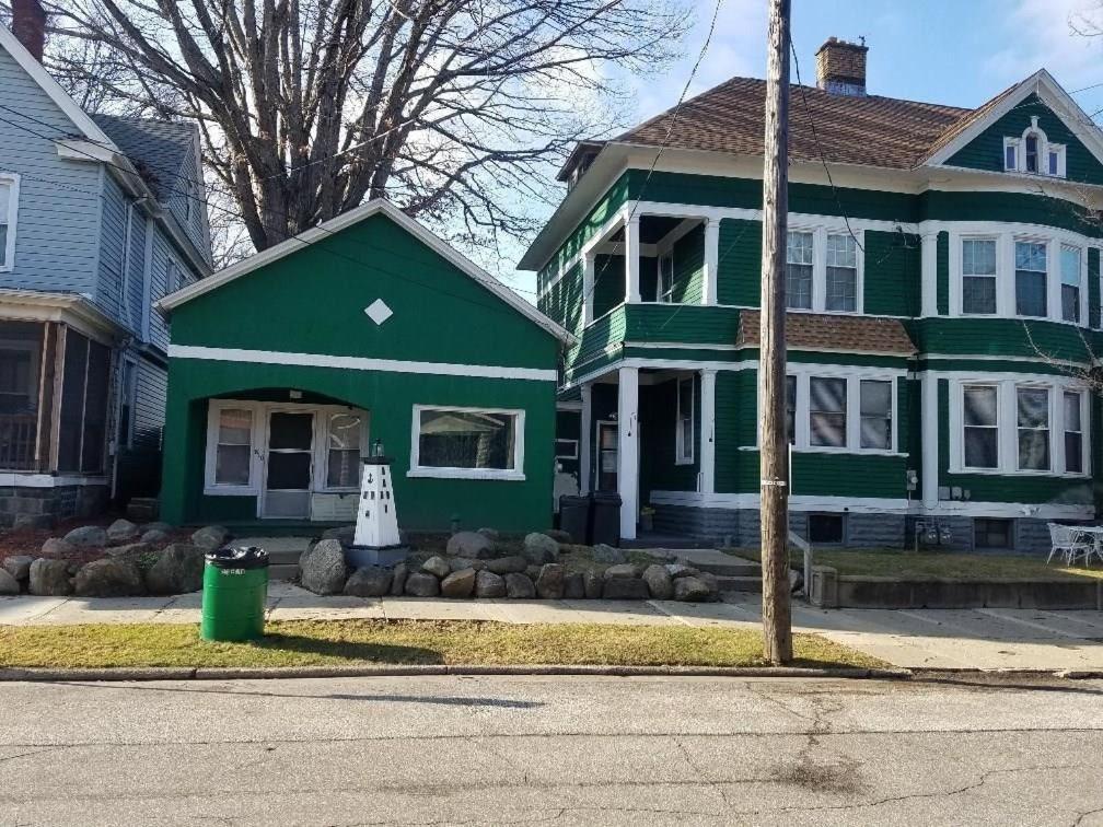 5 Star Victorian Mansion-downtown No Locals Bed & Breakfast *