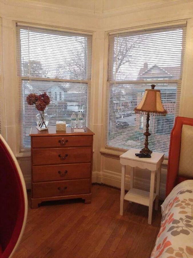 5 Star Victorian Mansion-downtown No Locals Bed & Breakfast Erie