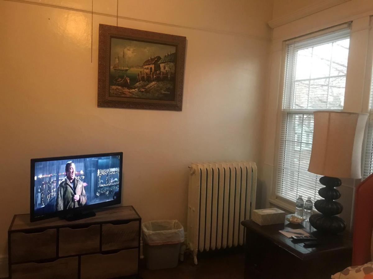 5 Star Victorian Mansion-downtown No Locals Bed & Breakfast
