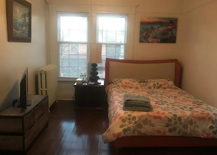 5 Star Victorian Mansion-Downtown No Locals