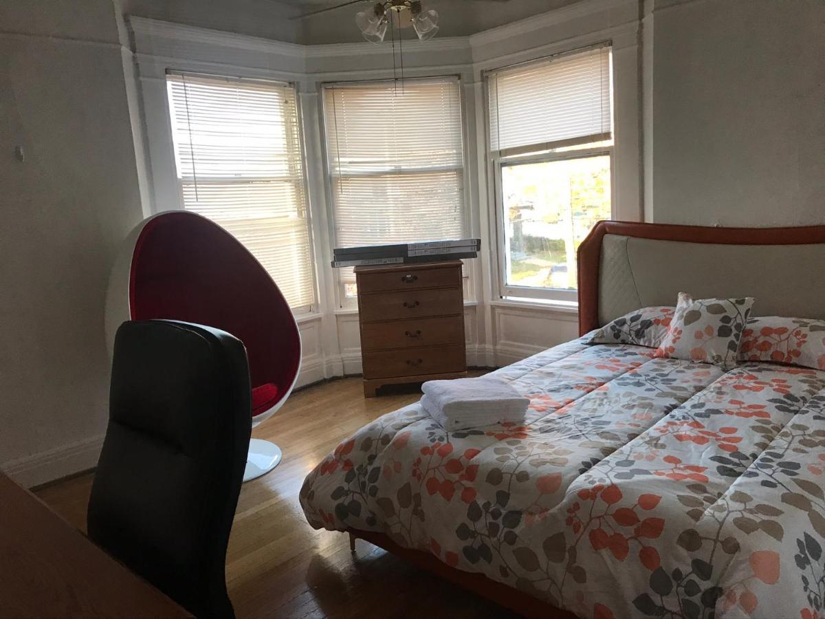 5 Star Victorian Mansion-downtown No Locals Bed & Breakfast Erie