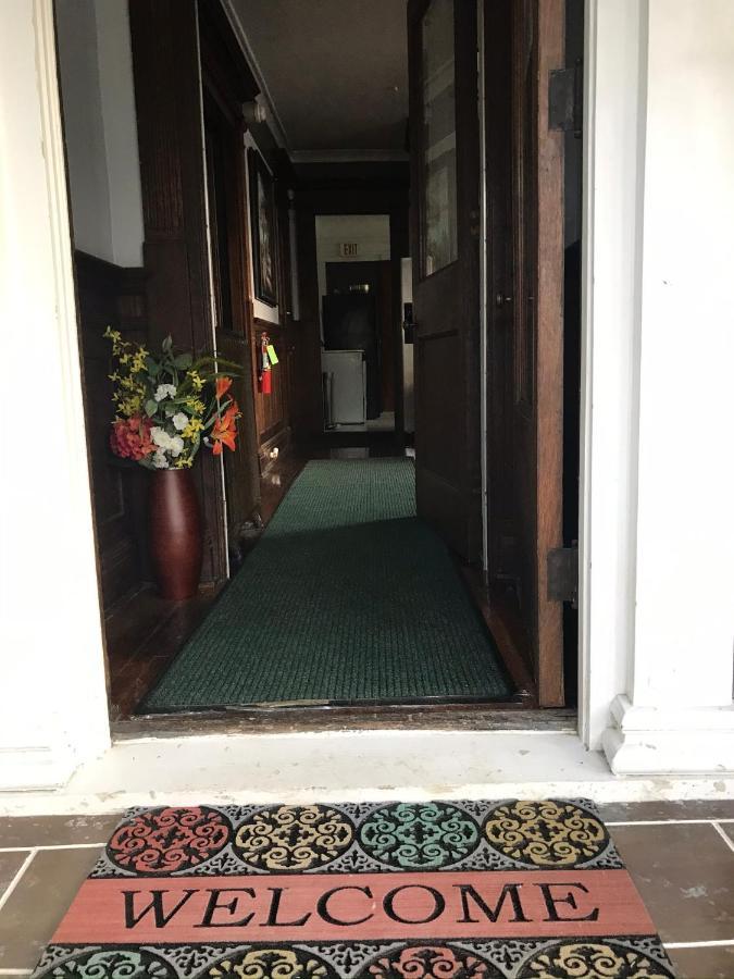 5 Star Victorian Mansion-downtown No Locals * Erie