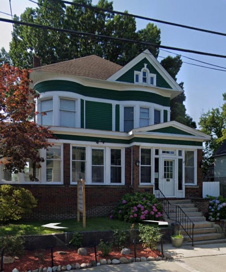 5 Star Victorian Mansion-downtown No Locals *